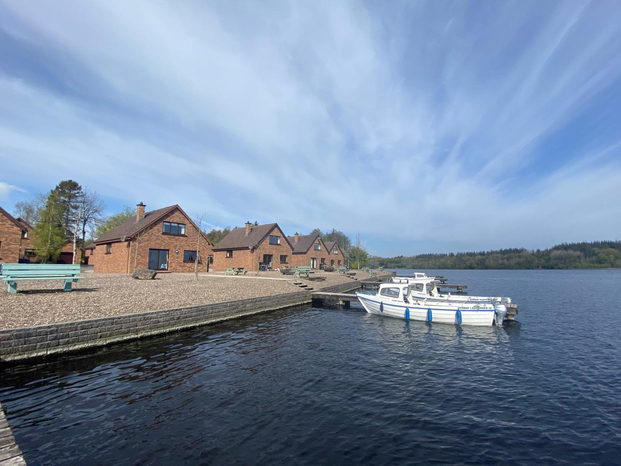 Tullybay Holiday Lodges Enniskillen Bagian luar foto